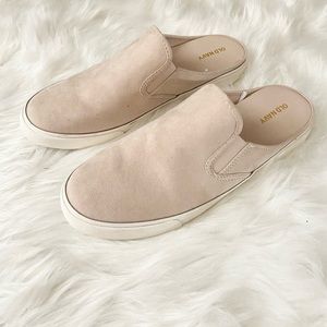 Old Navy Slip On Shoes, Women’s Size 9, Beige, Excellent Condition